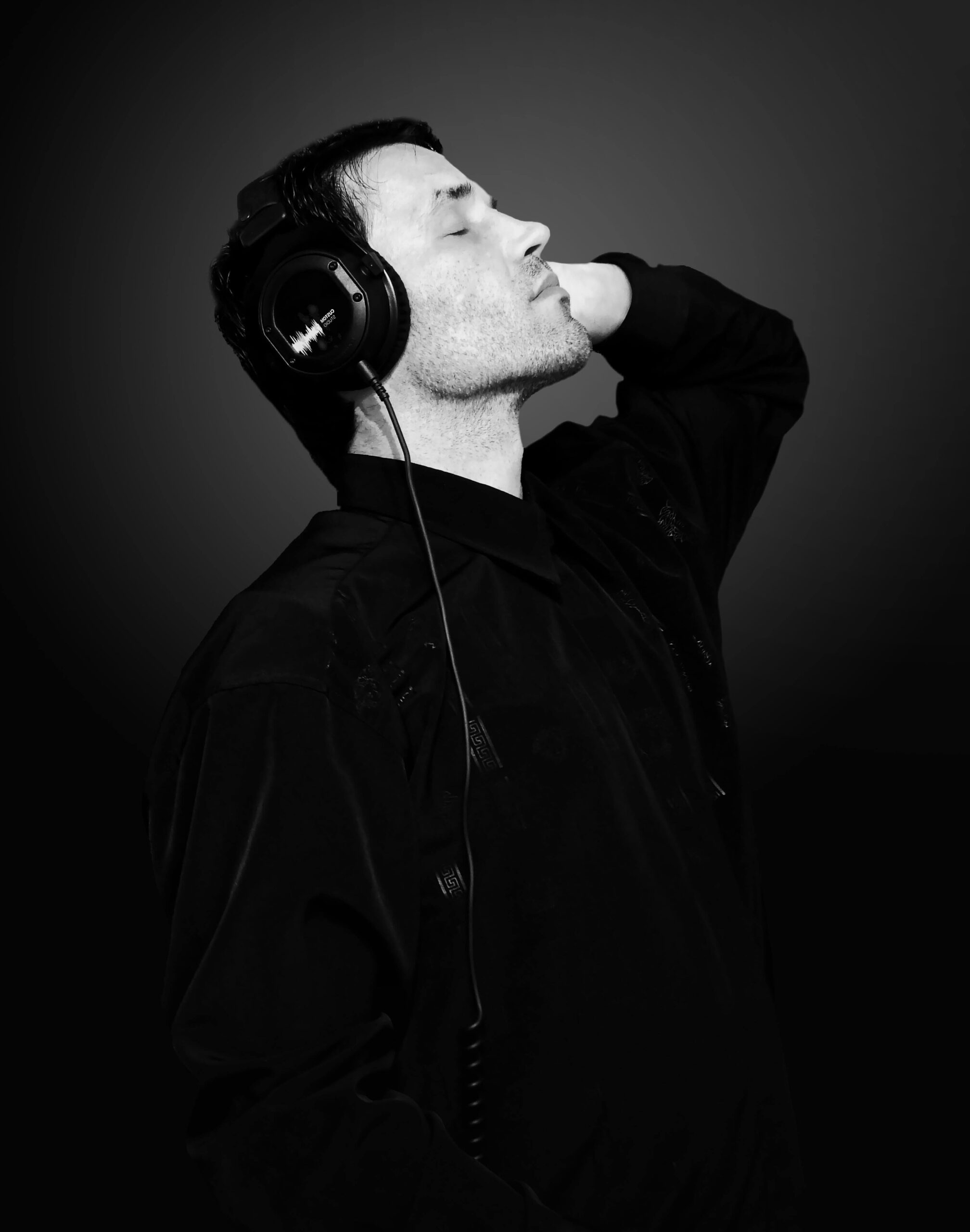 Hi-Fi Headphones - Image 1